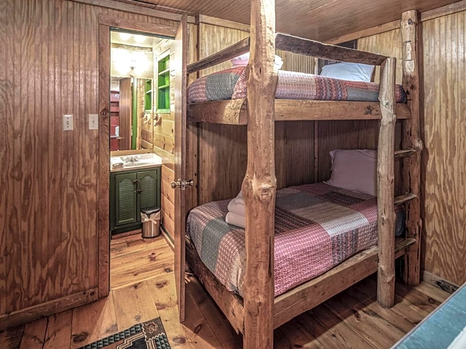 Big Bear, 3 Bedrooms, Stone Fireplace, Midtown, Sleeps 8