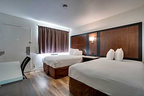 2 Double Bed Bedroom