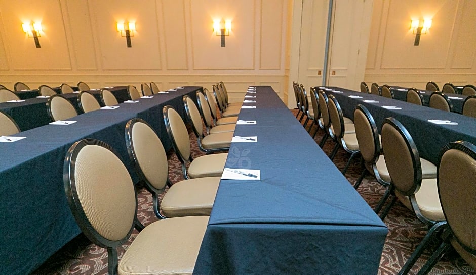 Adams Mark Hotel And Conference Center