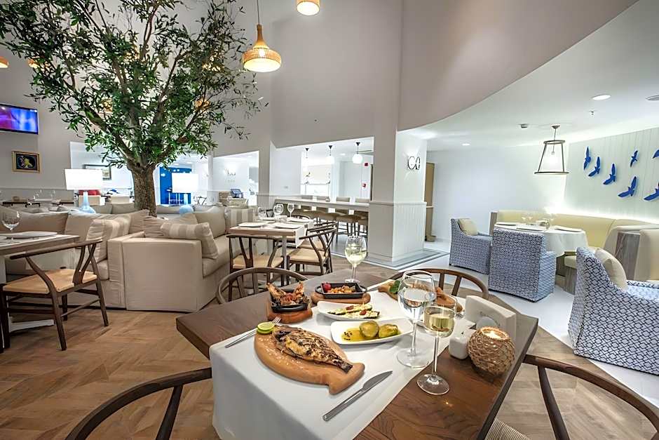 Charisma De Luxe Hotel