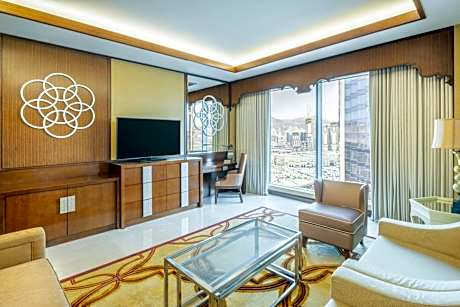 Executive One-Bedroom King Suite with Sofa Bed