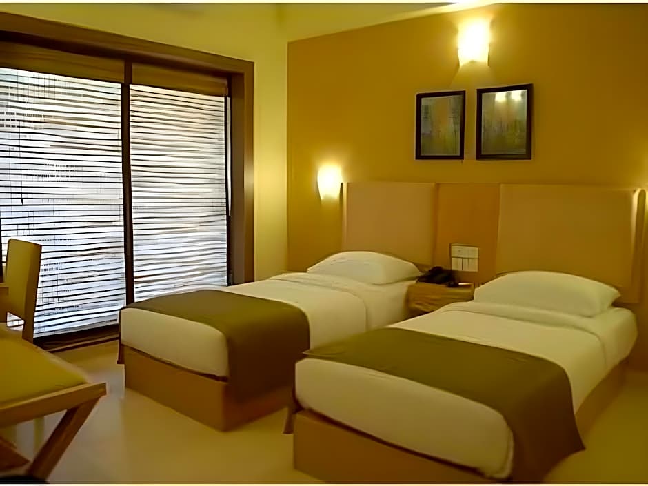 Sandalwood Hotel & Suites