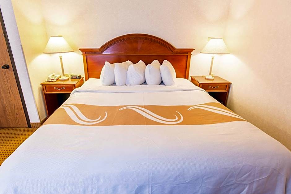Photo 1 of 4 of 1 King Bed Suite