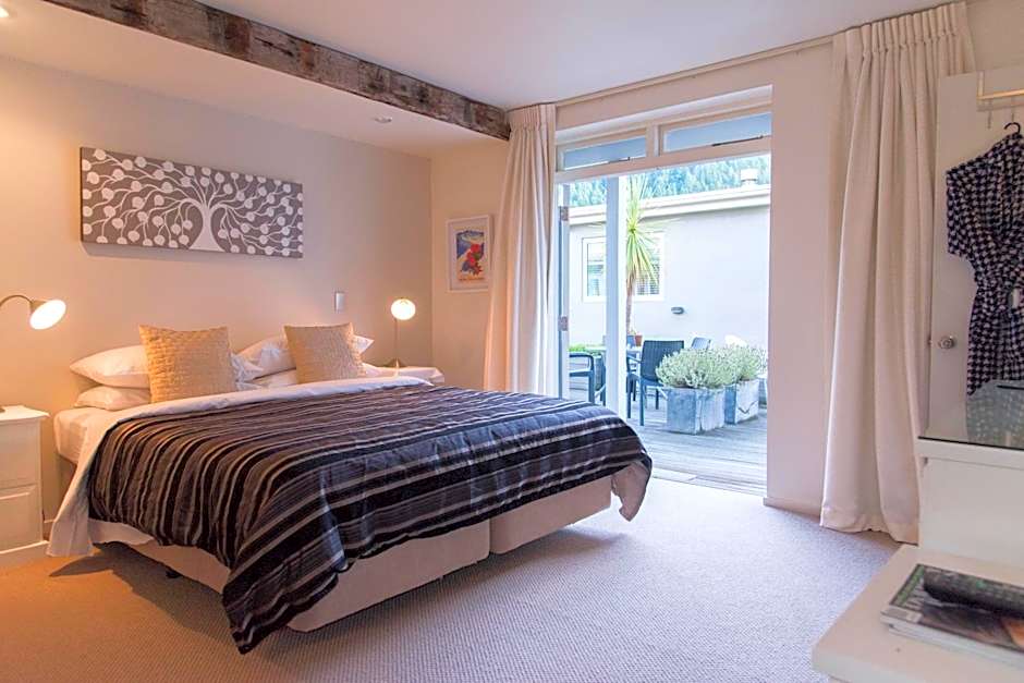 Queenstown House Boutique Bed & Breakfast and Apartments