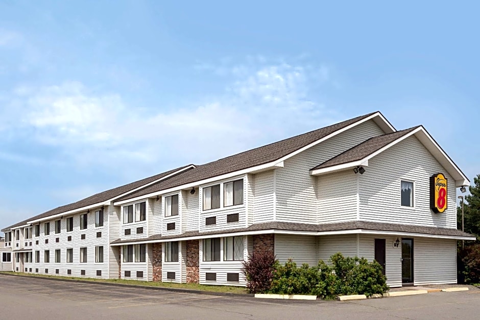 Super 8 by Wyndham Portland/Westbrook Area