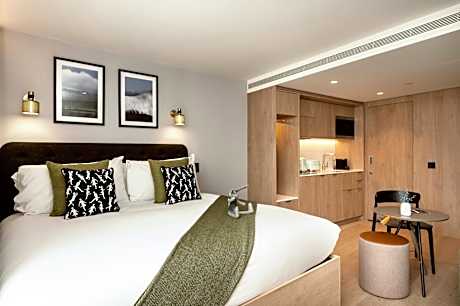 Triple Room with City View