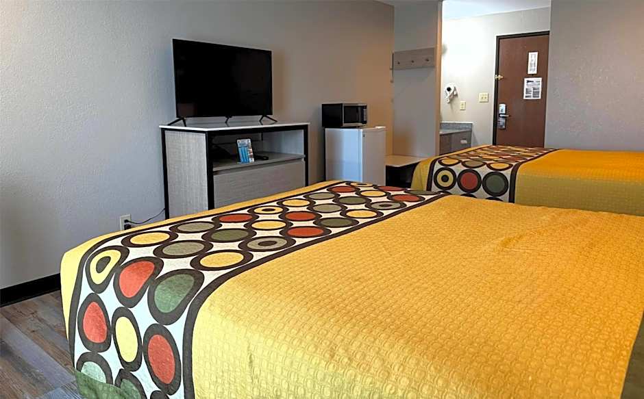 Super 8 by Wyndham Frankfort IN