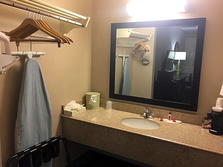 Super 8 by Wyndham Jackson