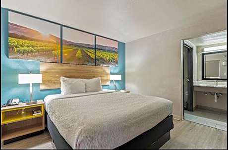 King Room with Mobility/Hearing Impaired Access - Non-Smoking