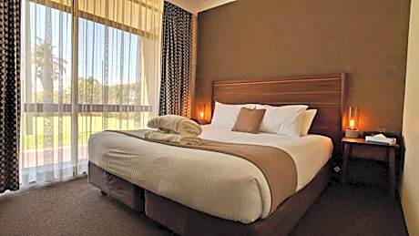 1 King Bed, 1 Bedroom Apartment