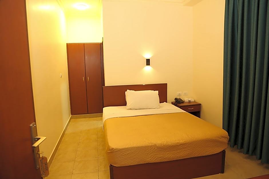 Photo 1 of 11 of Single Room