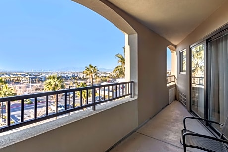 King Suite with Sofa Bed and Balcony - Non-Smoking