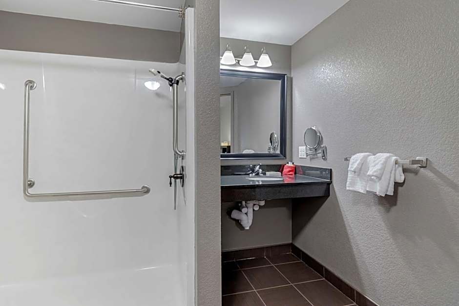 Best Western Plus Eastgate Inn & Suites