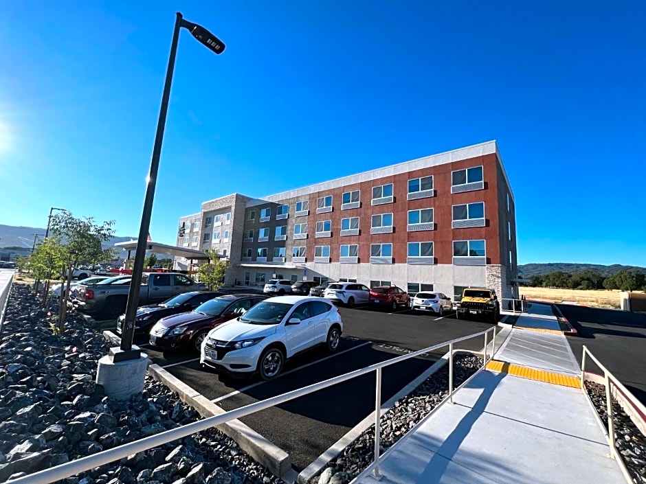 Holiday Inn Express & Suites - Ukiah, an IHG Hotel