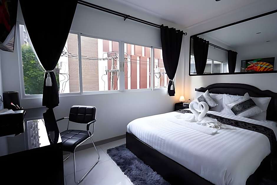 Thonglor Suites Hotel