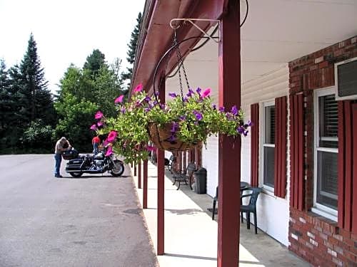Maple Leaf Motel
