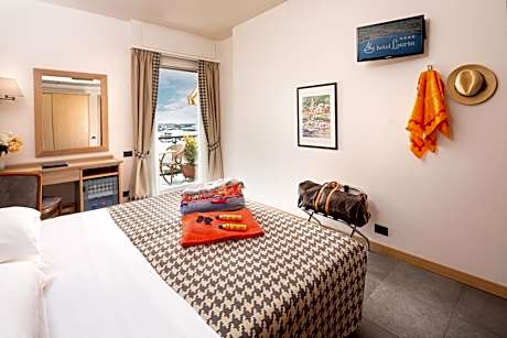 Double or Twin Room with Terrace and Sea View