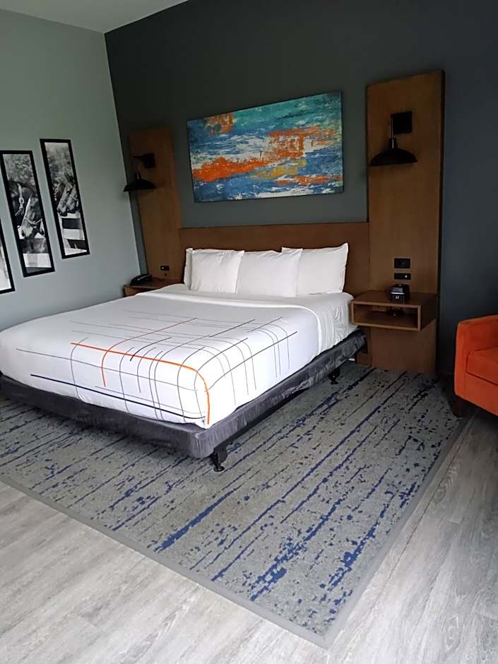 La Quinta Inn & Suites by Wyndham Bardstown