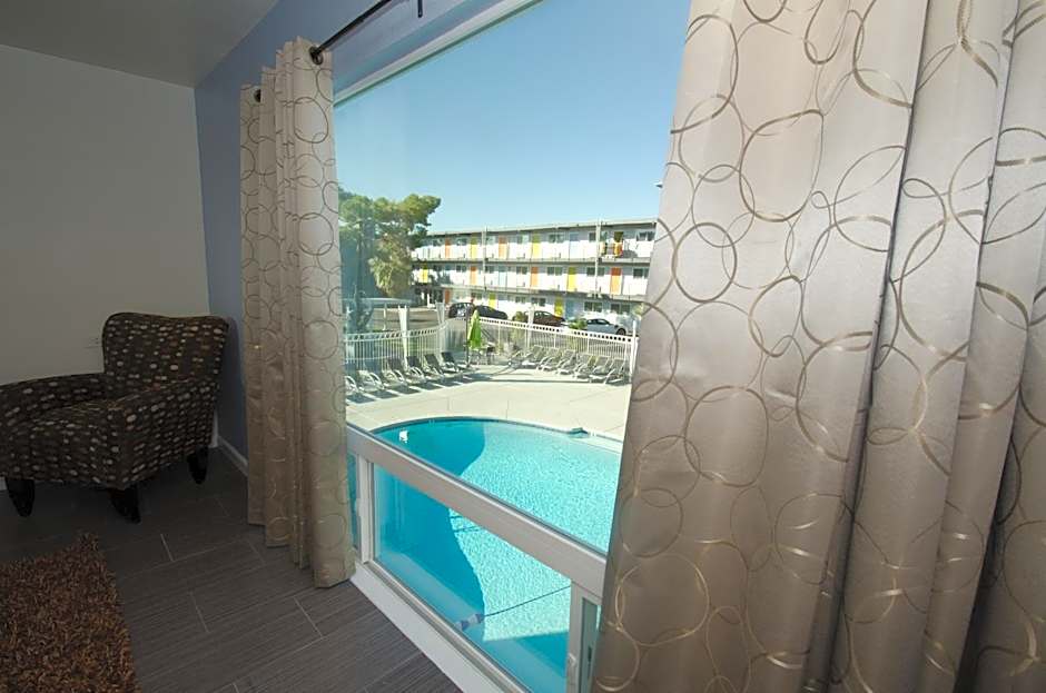 Photo 1 of 6 of Suite
