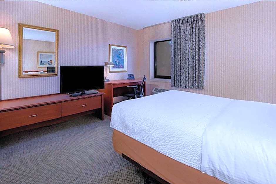 La Quinta Inn & Suites by Wyndham Detroit Southgate