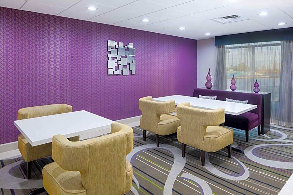 La Quinta Inn & Suites by Wyndham Kennesaw