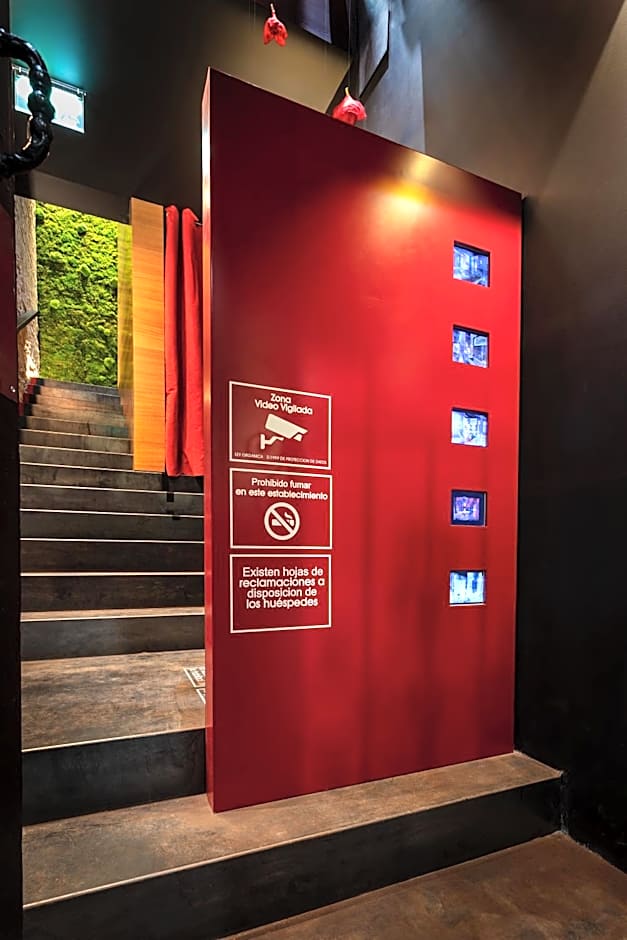 The Black Boutique -- Turistea Suites