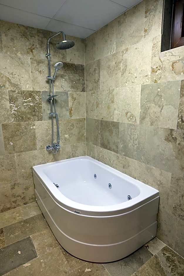 Stone Owl Otel & Restaurant