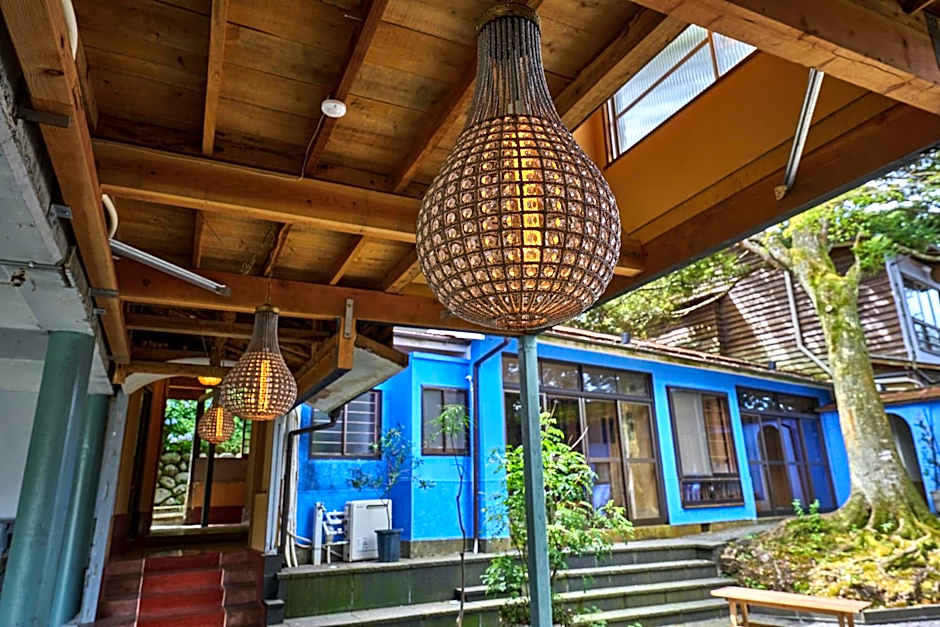 泊まれる廃墟 ぐんじょう