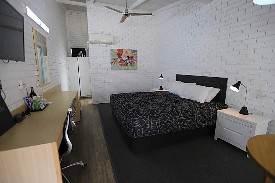 The Town House Motor Inn