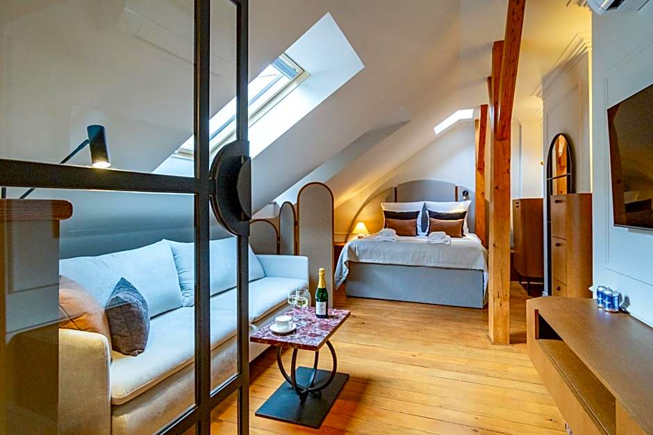 MR 3 Apartments