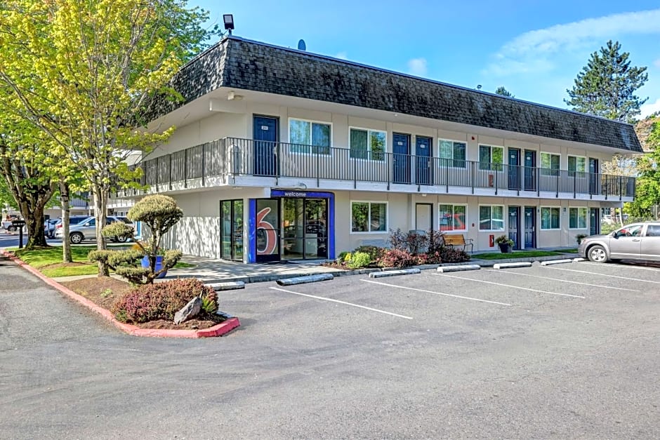 Motel 6 Issaquah, WA - Seattle - East