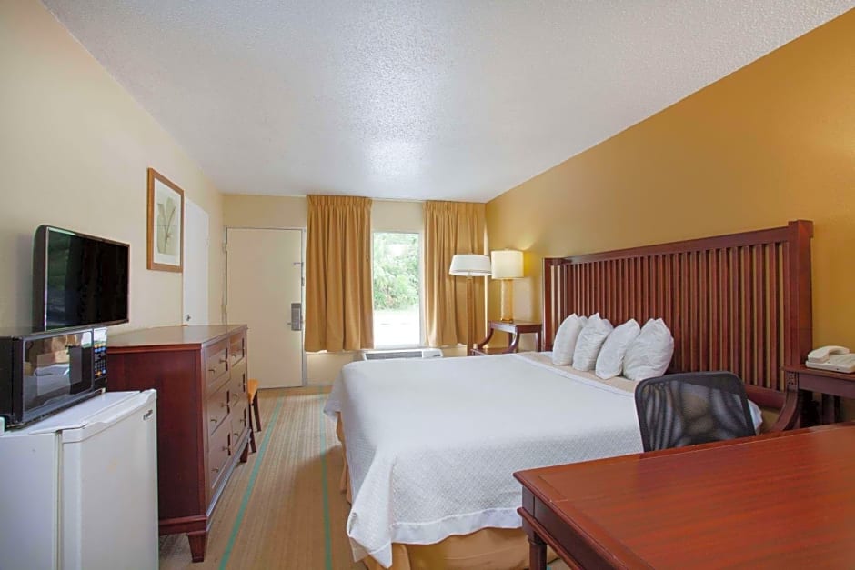 Days Inn by Wyndham Daytona Beach Speedway