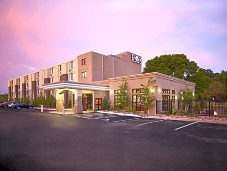 LivINN Hotel St. Paul – I-94 – East 3M Area