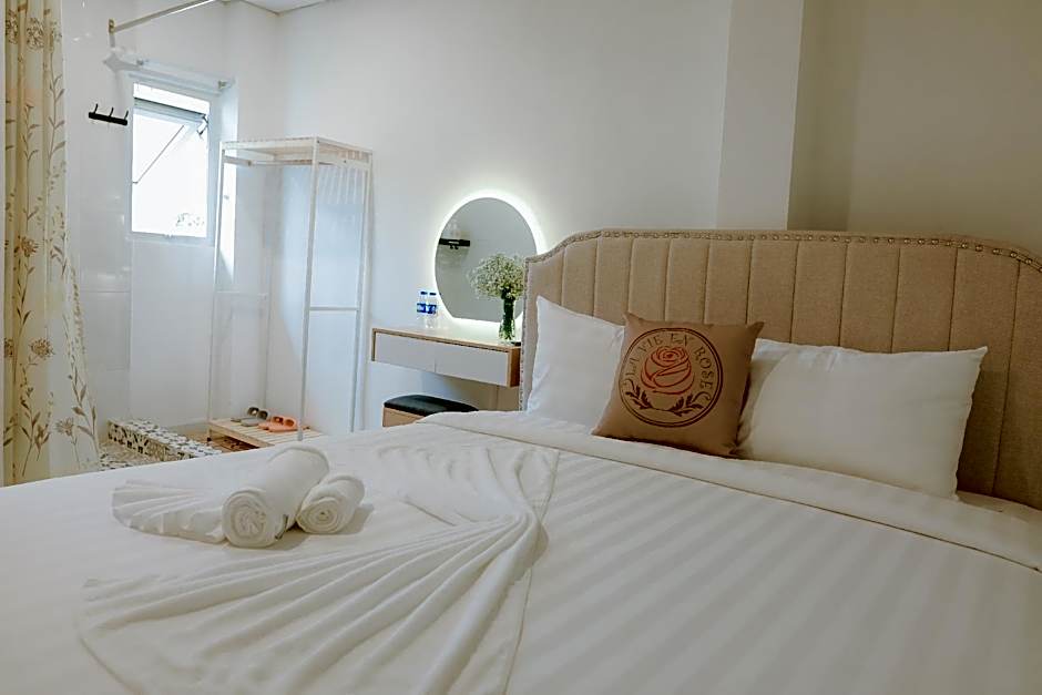 LA VIE EN ROSE HOTEL 2