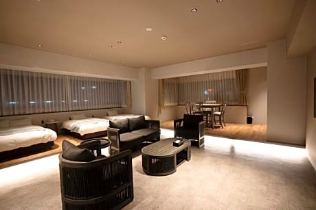 Deluxe Family Room