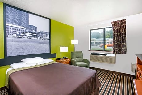 1 Queen Bed Accessible Room Non-Smoking