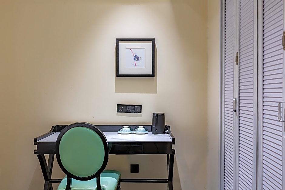 Rezen Anmei Hotel Guanyinqiao Metro Station