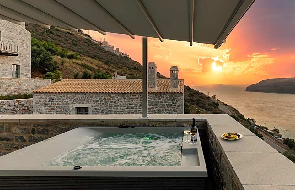 Trapela Limeni Luxury Suites