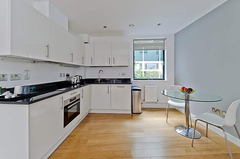 Red Lion Court by City2Stay