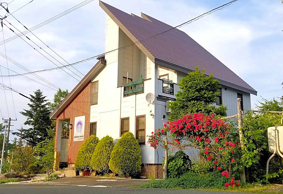 Donguri House