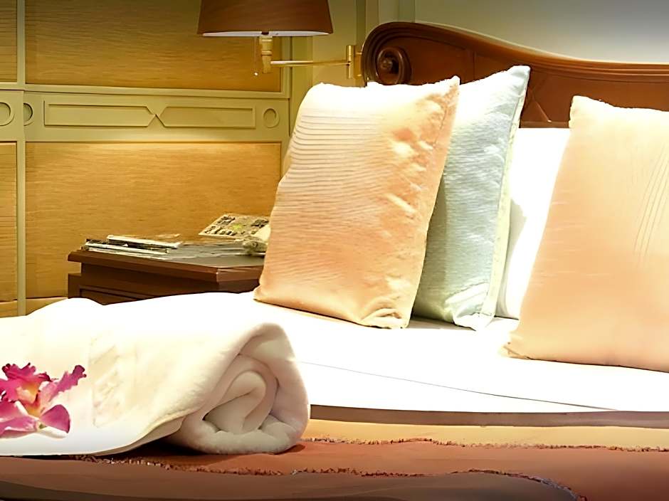 Majestic Suites Hotel