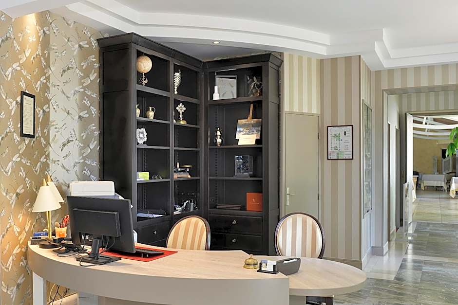 Logis Domaine De Valaudran