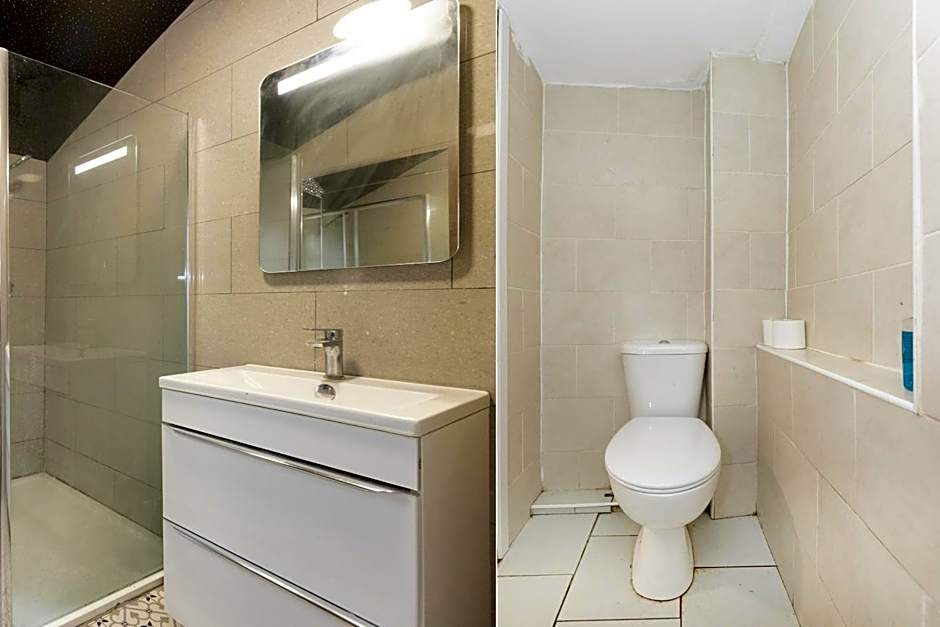 OYO Old Oak Tree Inn