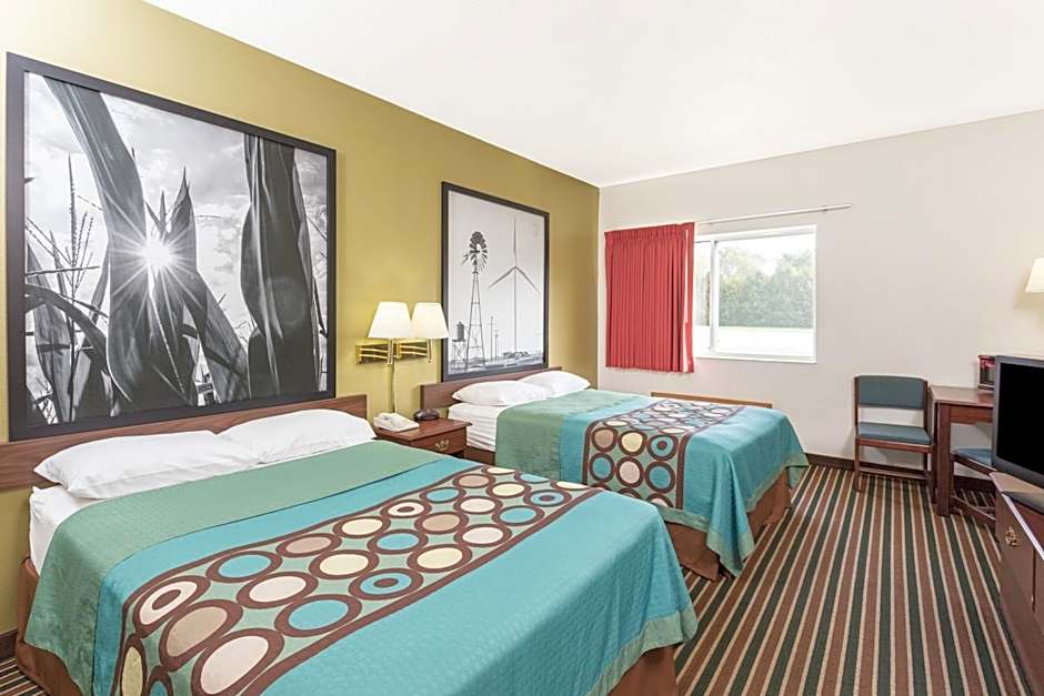 Super 8 by Wyndham Cresco IA