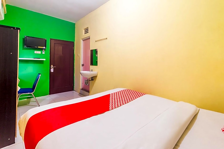 OYO 2165 Alyah Guest House Syariah