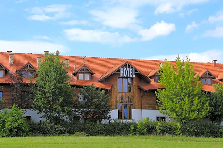 HOTEL CICHA WODA NIEPORĘT