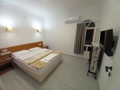One-Bedroom Apartment with Sea View and Balcony