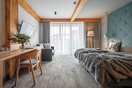 Deluxe Double Room (2 Adults + 1 Child)