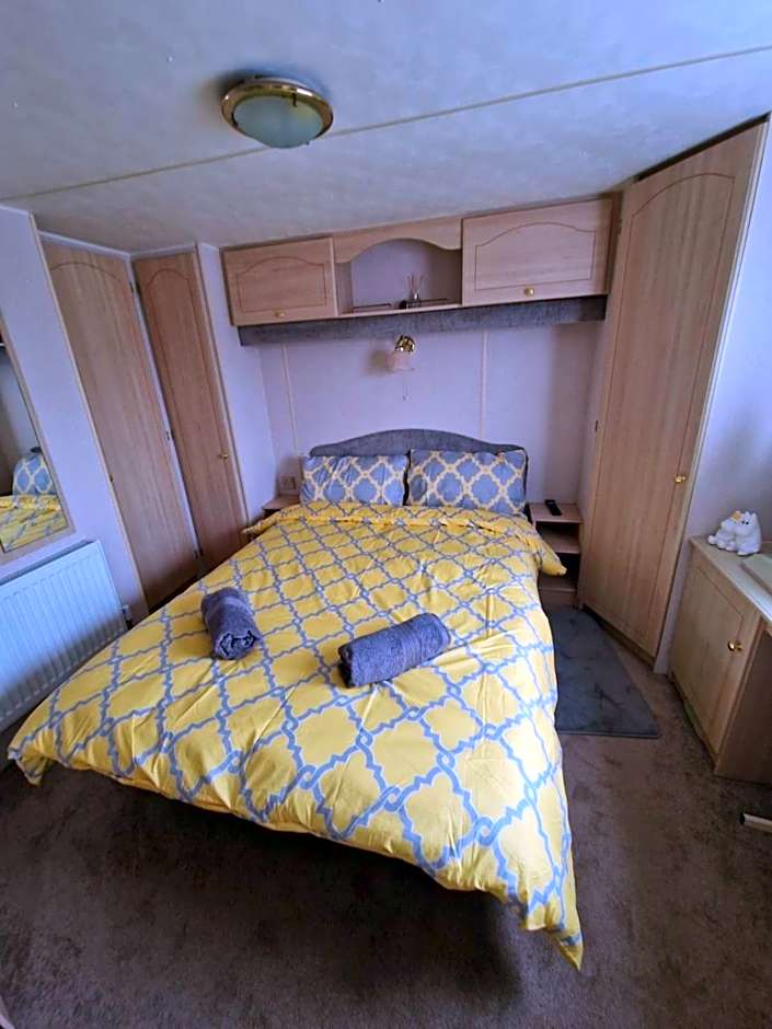 Hilltop Hideaway 2 Bed Caravan with Panoramic Town Scenery in Aberystwyth Holiday Village F8