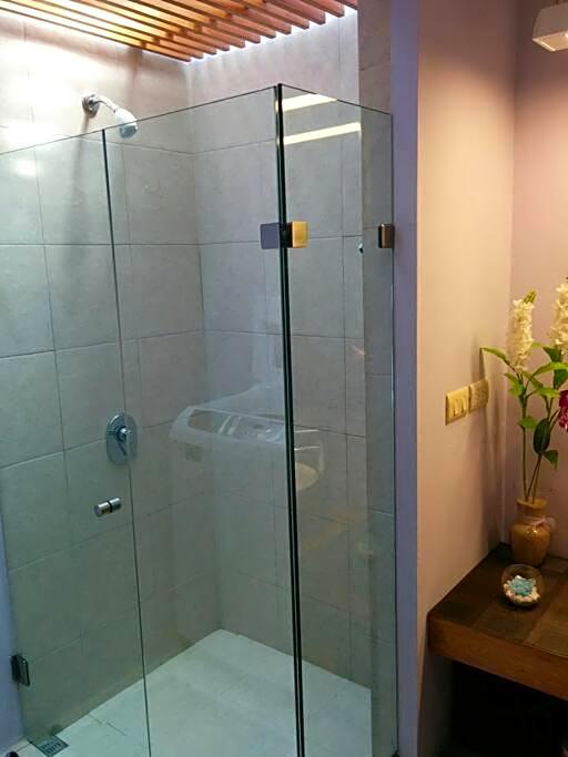 Gorgeous Open Concept Apartment